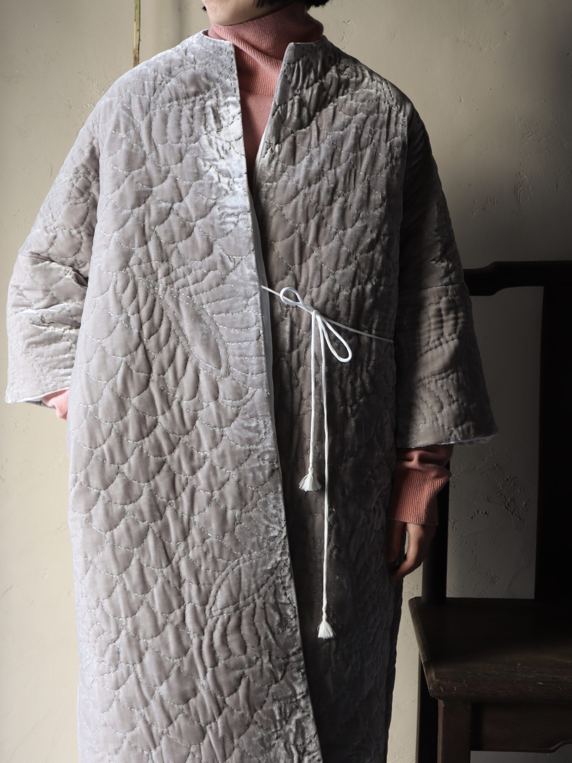 Hand Embroidery Quilt Robe (Velvet Gray) −Permanent TOWAVASE−